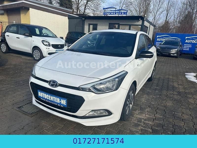 Gebraucht Hyundai i20 Passion 101 PS (74 kW) 2018 Weiß Limousine