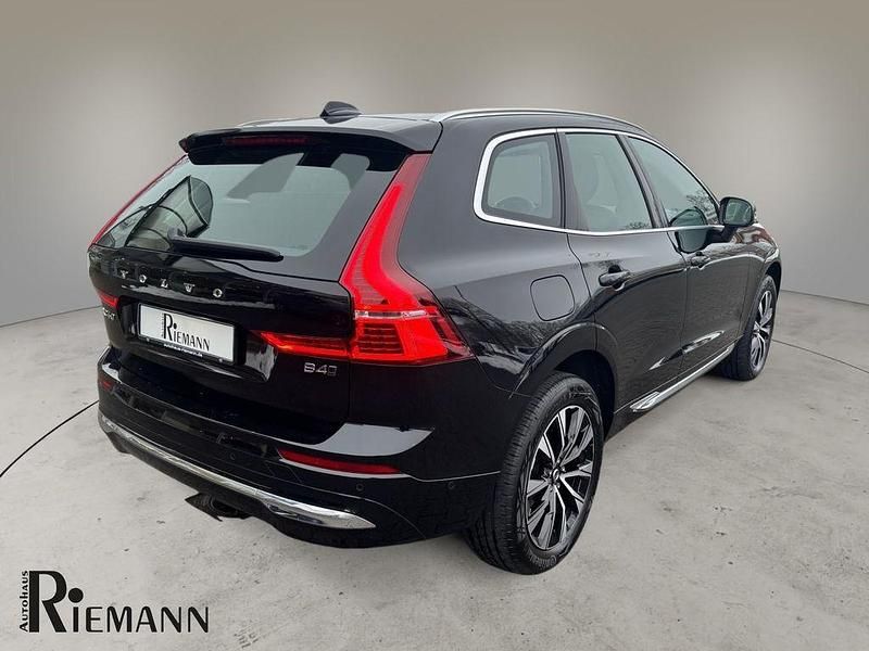 Gebraucht Volvo XC60 Plus 197 PS (144 kW) 2022 Schwarz SUV