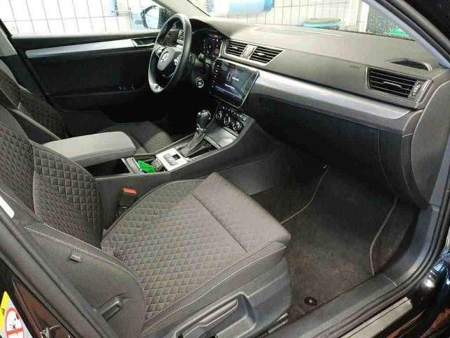 Gebraucht Skoda Superb Ambition 150 PS (110 kW) 2023 Schwarzmagic perleffekt Kombi