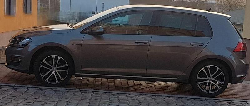 Grau Gebraucht 2015 VW Golf LOUNGE Limousine | 8.500 € (Fairer Preis) - Bild 1/4