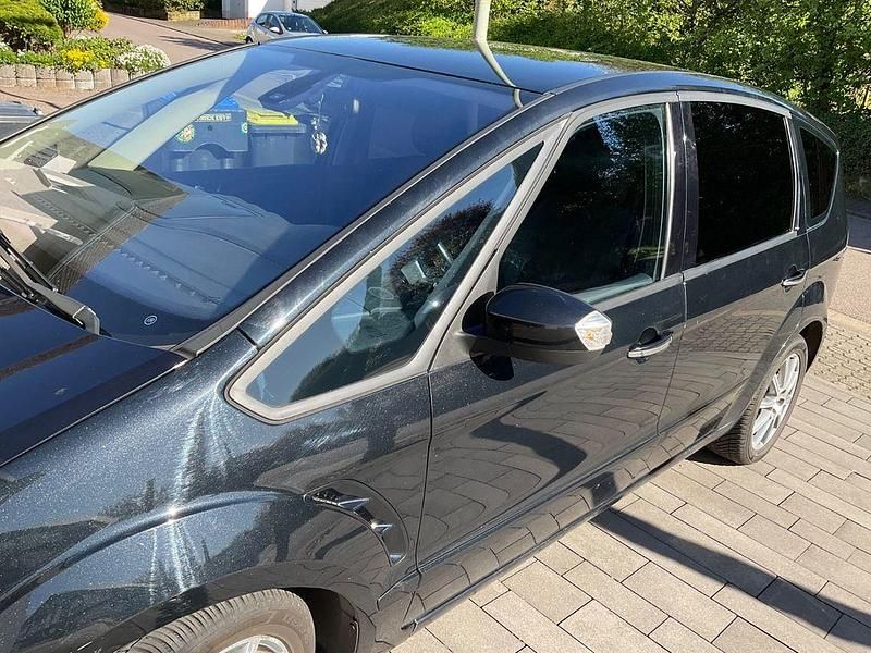 Gebraucht Ford S-MAX Titanium 140 PS (102 kW) 2009 Schwarz Van / Kleinbus