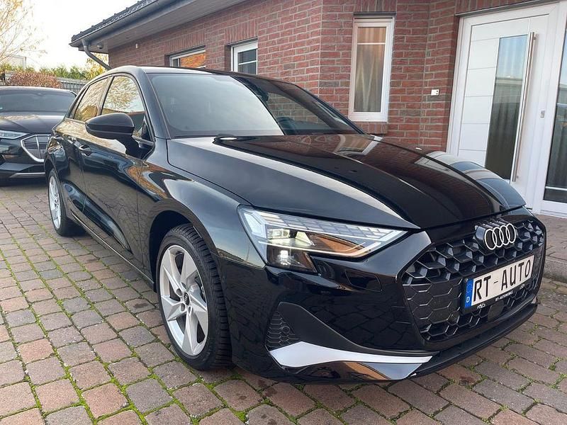 Schwarz Gebraucht 2025 Audi A3 Advanced Limousine | 27.999 € (Superpreis) - Bild 1/4