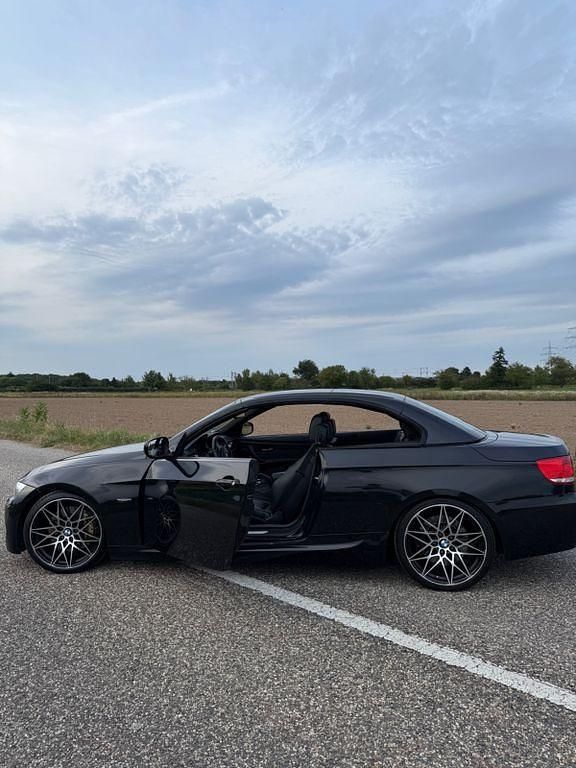 Schwarz Gebraucht 2009 BMW 335 Cabriolet Sport Line Cabrio | 23.900 € - Bild 1/4