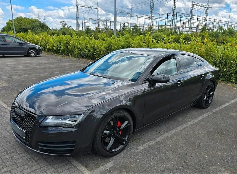 Grau Gebraucht 2011 Audi A7 Sportback Comfort Kleinwagen | 11.000 € (Guter Preis) - Bild 1/4