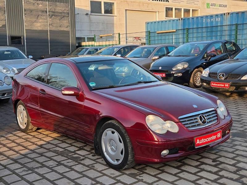 Gebraucht Mercedes C200 163 PS (119 kW) 2002 Rot Coupé