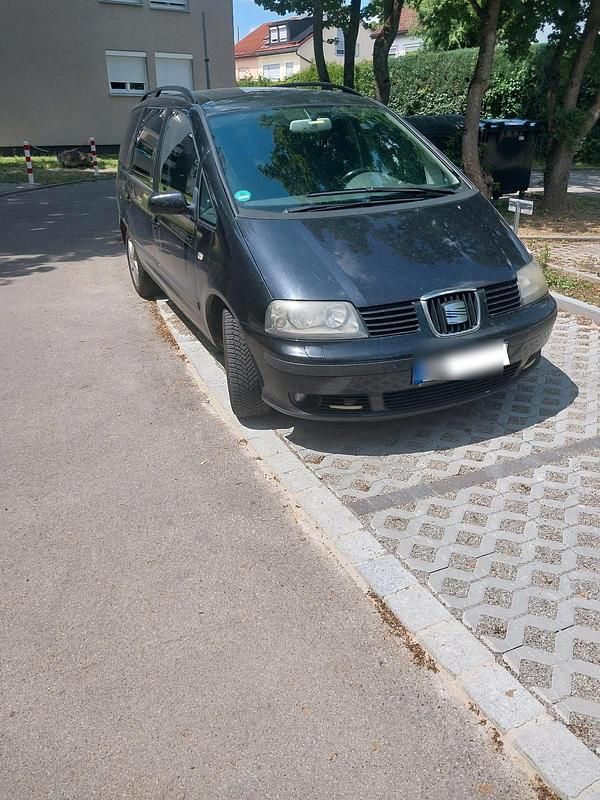 Schwarz Gebraucht 2004 Seat Alhambra Van / Kleinbus | 1.539 € (Fairer Preis) - Bild 1/4