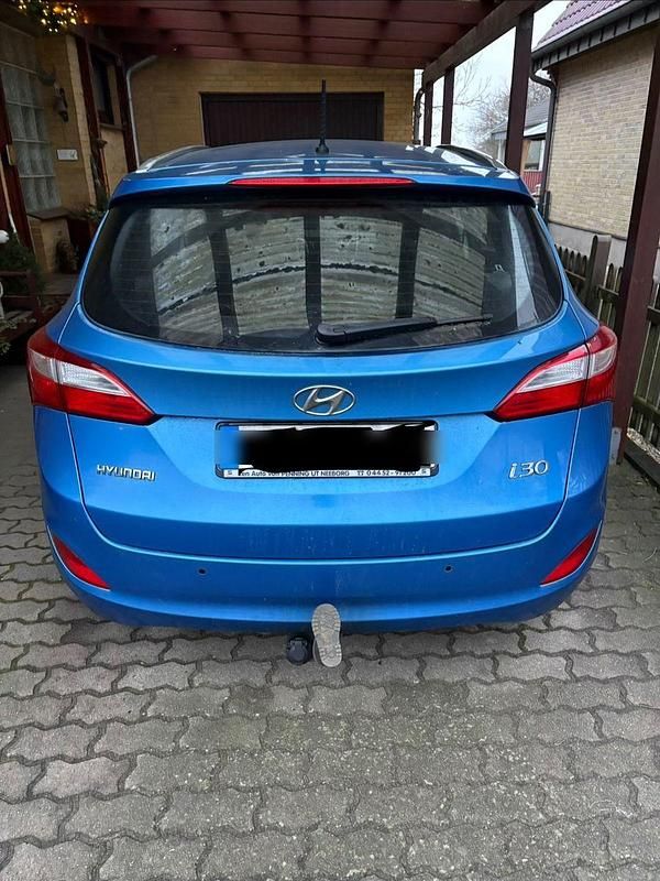 Gebraucht Hyundai i30 Style 110 PS (80 kW) 2016 Blau Kombi