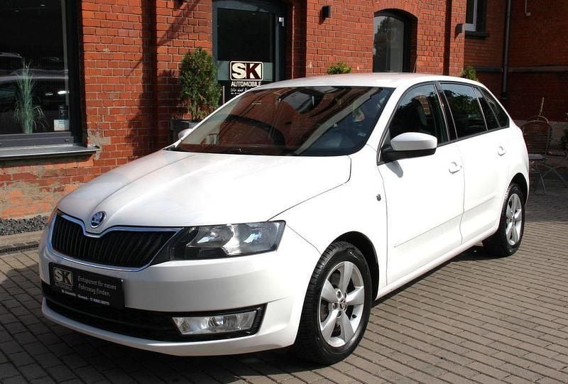 Weiß Gebraucht 2015 Skoda Rapid Ambition Limousine | 8.700 € (Fairer Preis) - Bild 1/4