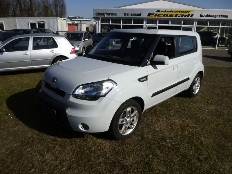 Grau Gebraucht 2010 Kia Soul Attract SUV | 6.990 € (Etwas zu teuer) - Bild 1/4