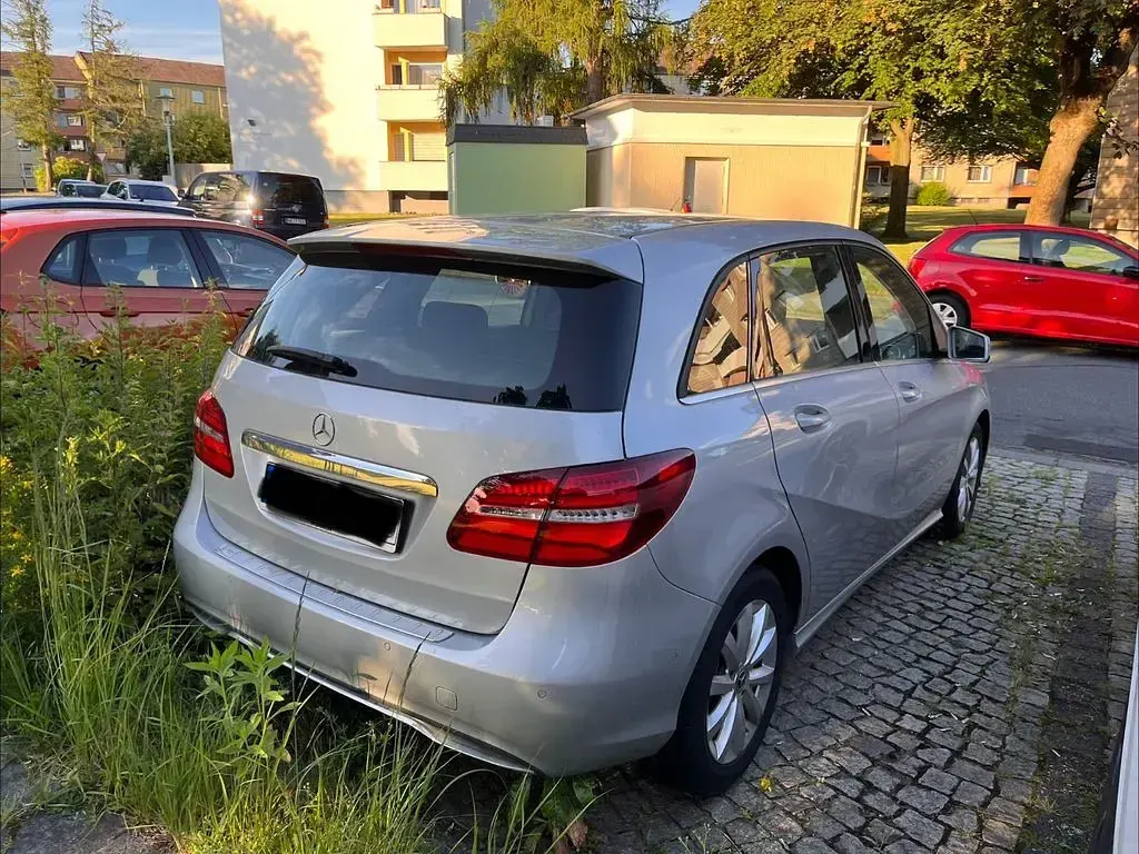 Gebraucht Mercedes B180 122 PS (89 kW) 2018 Silber Kleinwagen