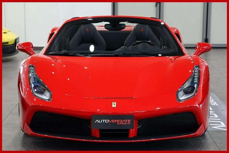 Second-hand Ferrari 488 669 CP (492 kW) 2018 Roșu Cabrio