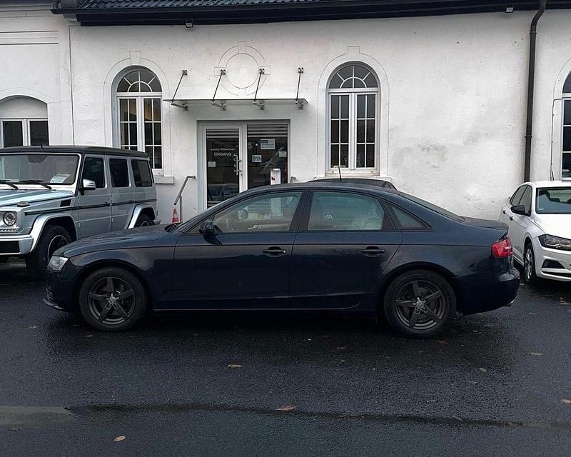 Second-hand Audi A4 Ambiente 150 CP (110 kW) 2015 Albastru Berlinǎ