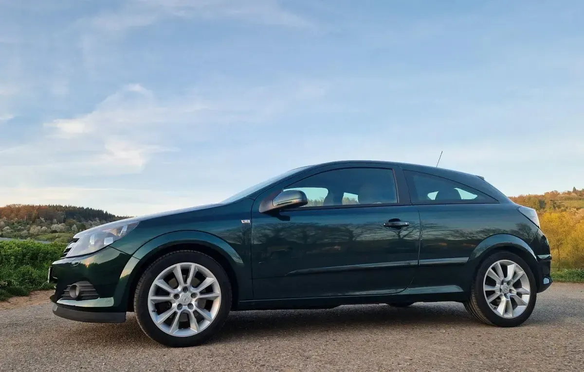 Gebraucht Opel Astra GTC Edition 170 PS (125 kW) 2005 Grün Limousine