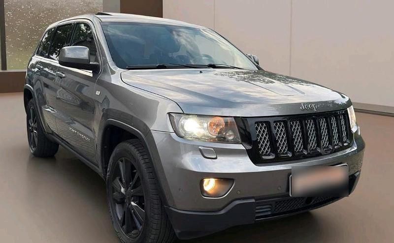 Grau Gebraucht 2012 Jeep Grand Cherokee Limited SUV | 11.600 € (Fairer Preis) - Bild 1/4