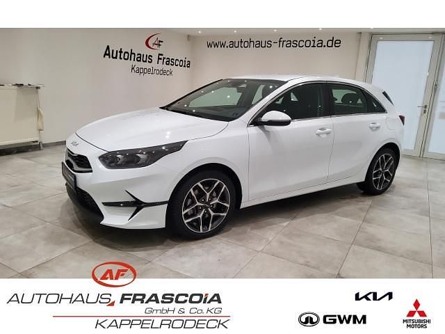 Gebraucht Kia Ceed Spirit 140 PS (102 kW) 2024 Weiss Kleinwagen