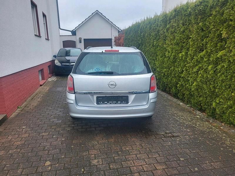 Gebraucht Opel Astra 90 PS (66 kW) 2007 Silber Kombi