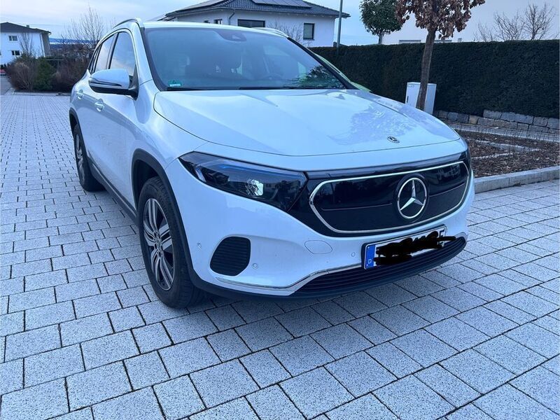 Weiß Gebraucht 2023 Mercedes EQA250 Progressive SUV | 31.600 € (Guter Preis) - Bild 1/4