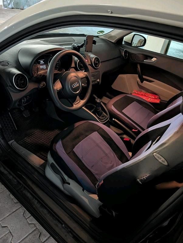 Gebraucht Audi A1 Attraction 86 PS (63 kW) 2011 Braun Kleinwagen