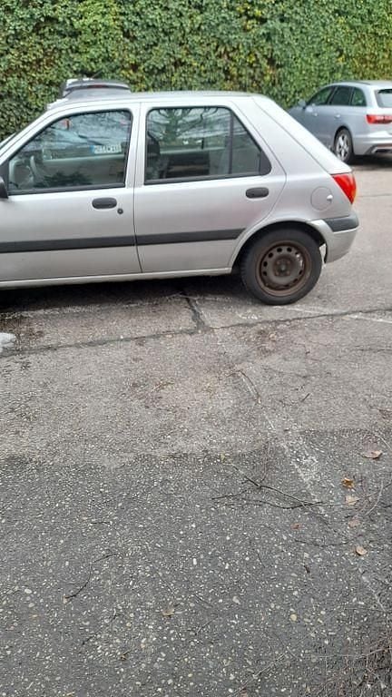 Gebraucht Ford Fiesta 60 PS (44 kW) 2000 Silber Kleinwagen