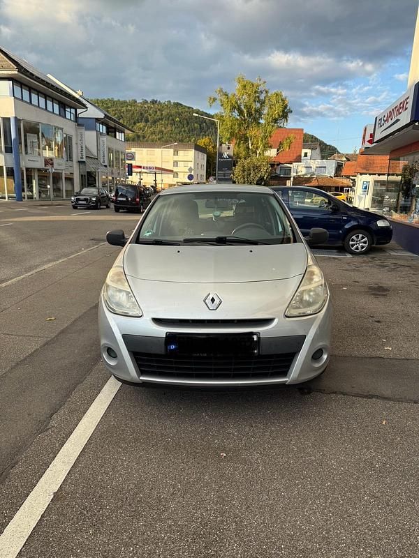 Grau Gebraucht 2012 Renault Clio IV Kleinwagen | 2.750 € (Fairer Preis) - Bild 1/4