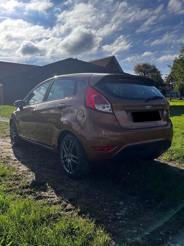 Braun Gebraucht 2014 Ford Fiesta Kleinwagen | 4.300 € (Fairer Preis) - Bild 1/4