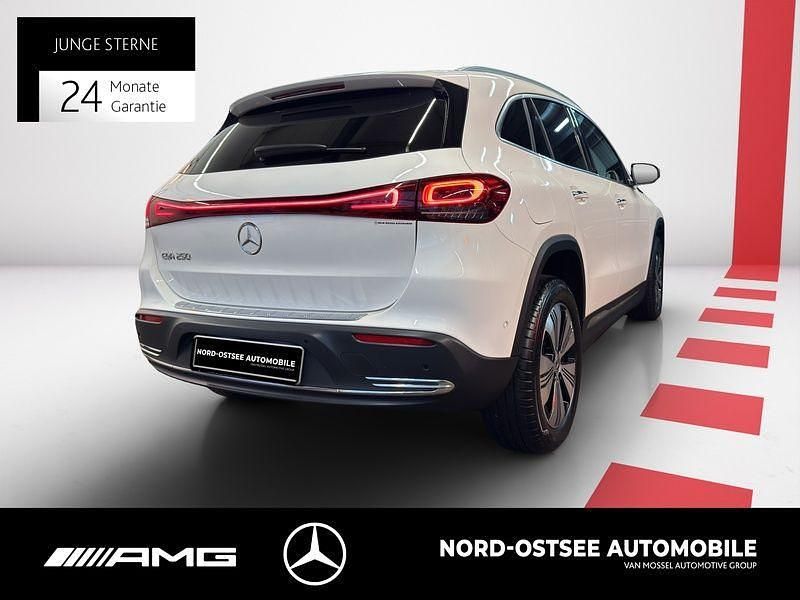 Gebraucht Mercedes EQA250 Progressive 139 kW (190 PS) 2021 Unilack polarweiß SUV