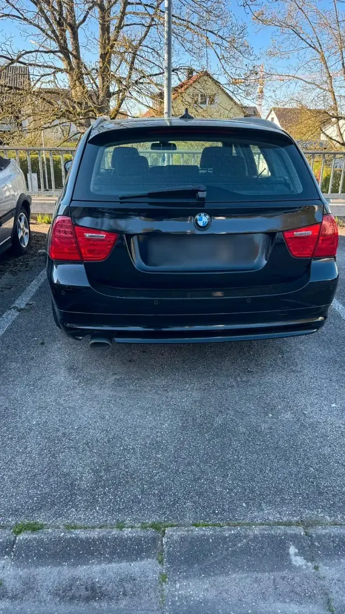 Gebraucht BMW 320 184 PS (135 kW) 2011 Schwarz Kombi