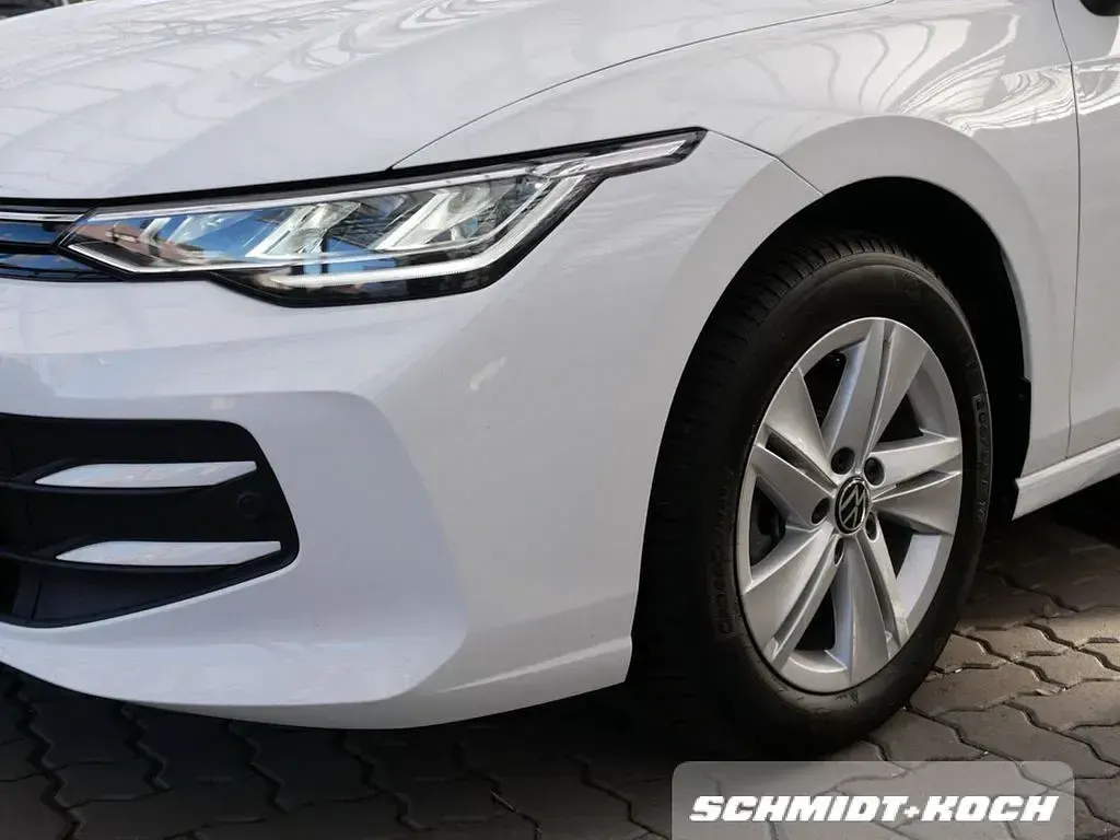 Gebraucht VW Golf VIII Life 150 PS (110 kW) 2024 Pure white (weiß) Limousine