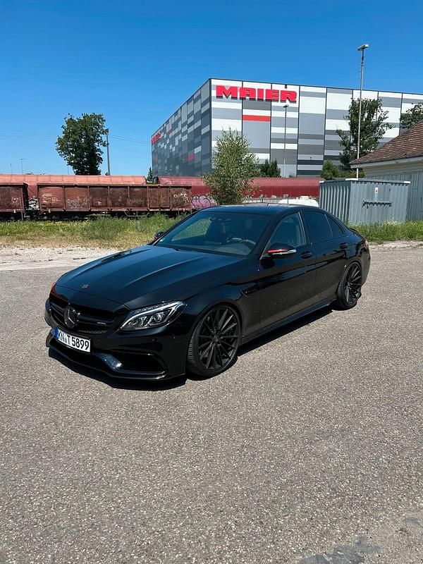 Schwarz Gebraucht 2015 Mercedes C63 AMG AMG Edition 1 Limousine | 45.490 € (Fairer Preis) - Bild 1/4
