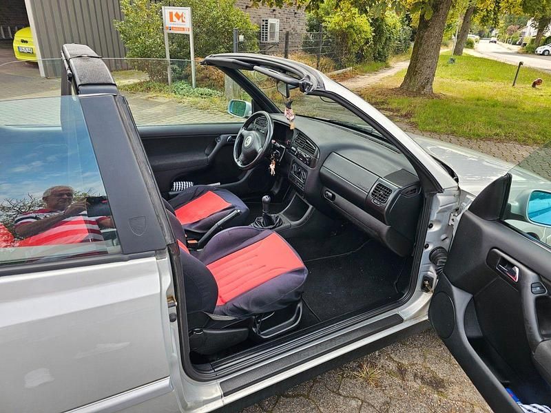 Silber Gebraucht 1998 VW Golf Cabriolet Comfortline Cabrio | 1.799 € (Superpreis) - Bild 1/4