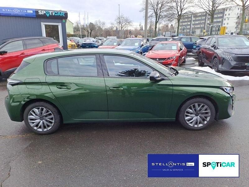 Gebraucht Peugeot 308 Active 131 PS (96 kW) 2023 Grün Limousine