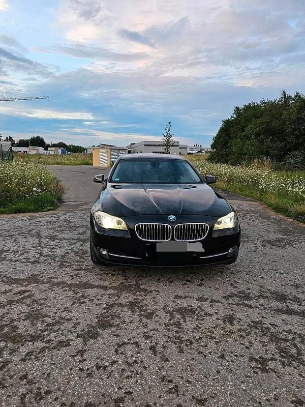 Schwarz Gebraucht 2012 BMW 530 Limousine | 11.299 € (Guter Preis) - Bild 1/4