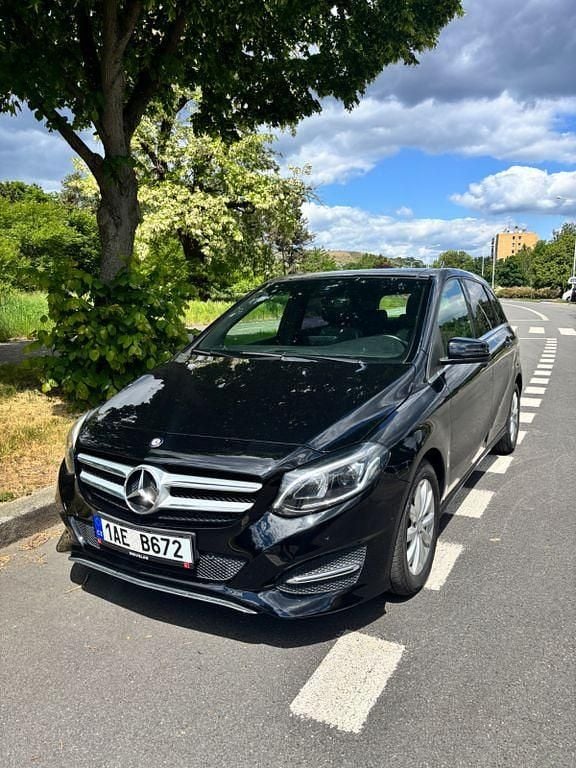 Gebraucht Mercedes B200 136 PS (100 kW) 2015 Schwarz Van / Kleinbus