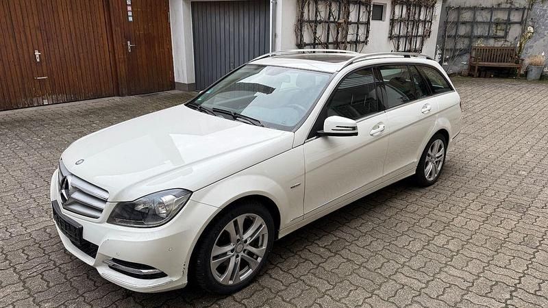 Gebraucht Mercedes C220 170 PS (125 kW) 2012 Weiß Limousine