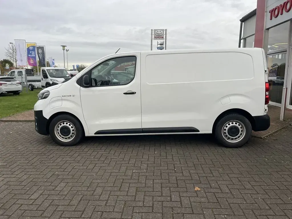 Gebraucht Toyota Proace Comfort 100 kW (136 PS) 2021 Schaumweiß Van / Kleinbus