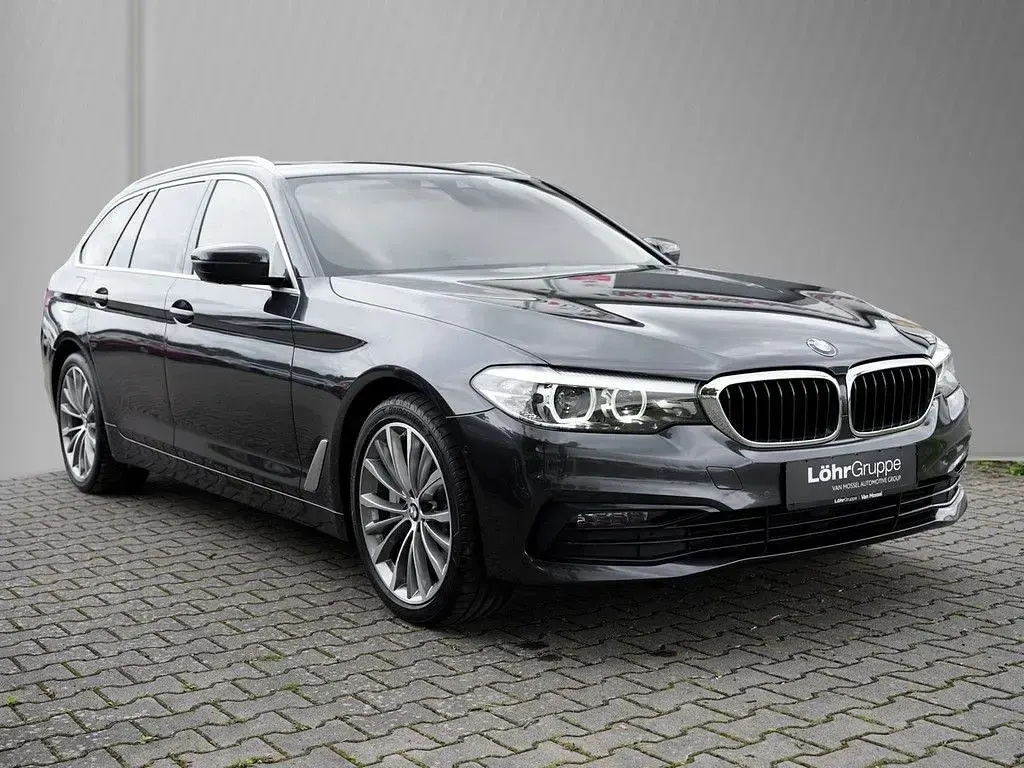 Gebraucht BMW 530 Sport Line 265 PS (194 kW) 2020 Grau Kombi