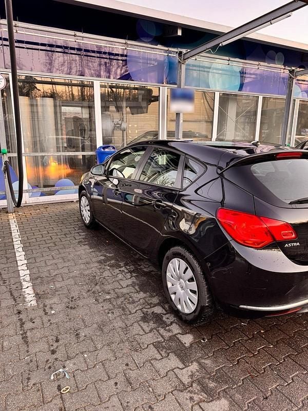 Gebraucht Opel Astra 116 PS (85 kW) 2015 Schwarz Limousine