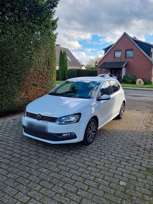 Weiß Gebraucht 2016 VW Polo Allstar Kleinwagen | 4.990 € (Superpreis) - Bild 1/4