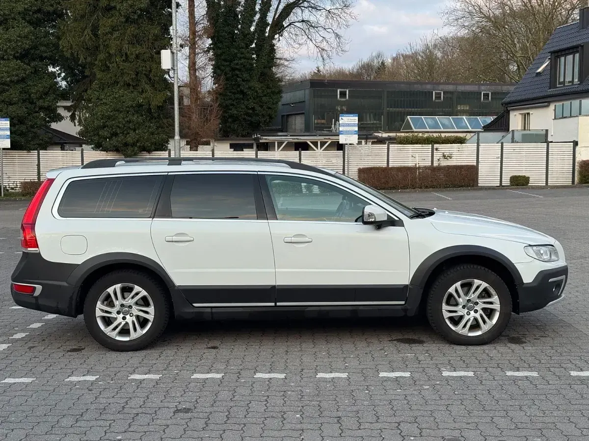 Gebraucht Volvo XC70 181 PS (133 kW) 2015 Weiß Kombi