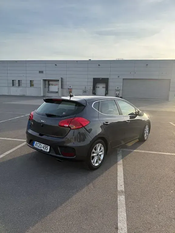 Używany Kia Ceed DREAM-TEAM Edition 101 KM (74 kW) 2016 Szary Hatchback