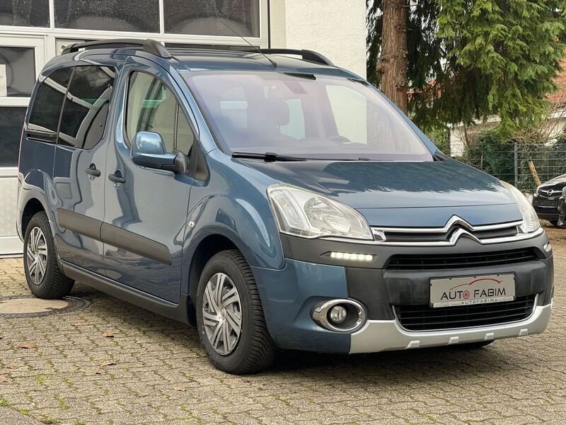 Blau Gebraucht 2014 Citroën Berlingo SELECTION Van / Kleinbus | 10.950 € (Teuer) - Bild 1/4