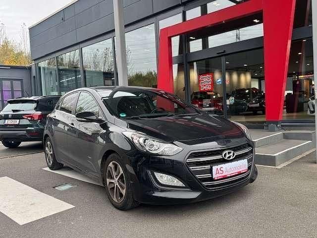 Schwarz Gebraucht 2016 Hyundai i30 Passion Kleinwagen | 8.880 € (Fairer Preis) - Bild 1/4