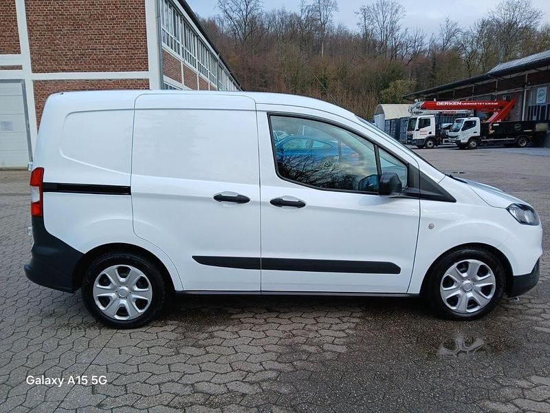 Gebraucht Ford Transit 101 PS (74 kW) 2022 Weiß Van / Kleinbus