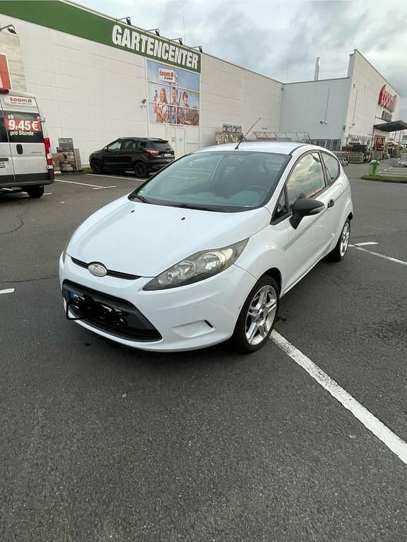 Gebraucht Ford Fiesta Ambiente 60 PS (44 kW) 2009 Weiß Kleinwagen