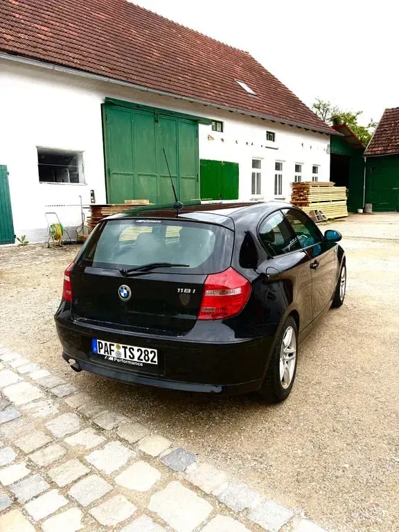 Gebraucht BMW 118 143 PS (105 kW) 2008 Schwarz Kleinwagen