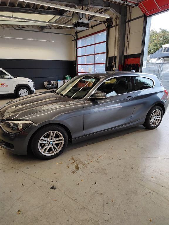 Grau Gebraucht 2014 BMW 116 Kleinwagen | 5.500 € (Guter Preis) - Bild 1/4