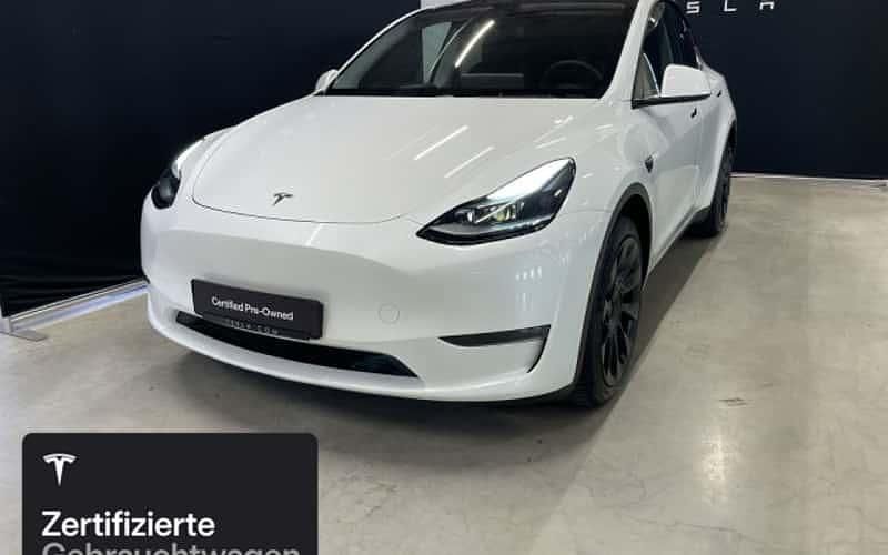 Weiß Gebraucht 2023 Tesla Model Y SUV | 43.400 € (Teuer) - Bild 1/4