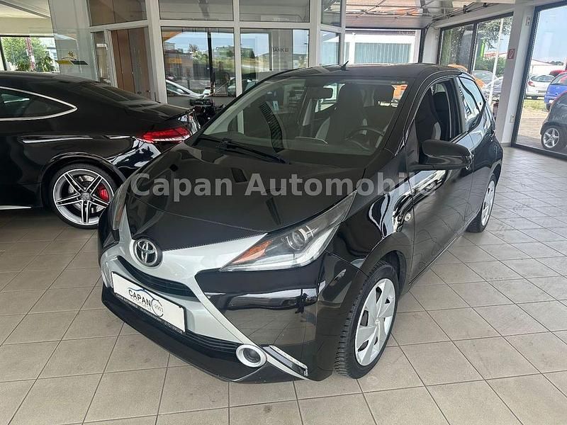 Gebraucht Toyota Aygo X-play 69 PS (50 kW) 2018 Schwarz Kleinwagen