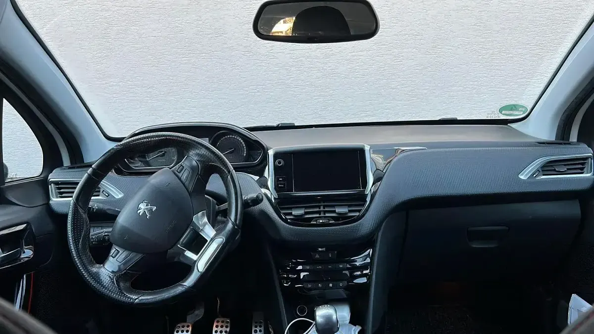 Gebraucht Peugeot 2008 Allure 120 PS (88 kW) 2017 Weiß SUV