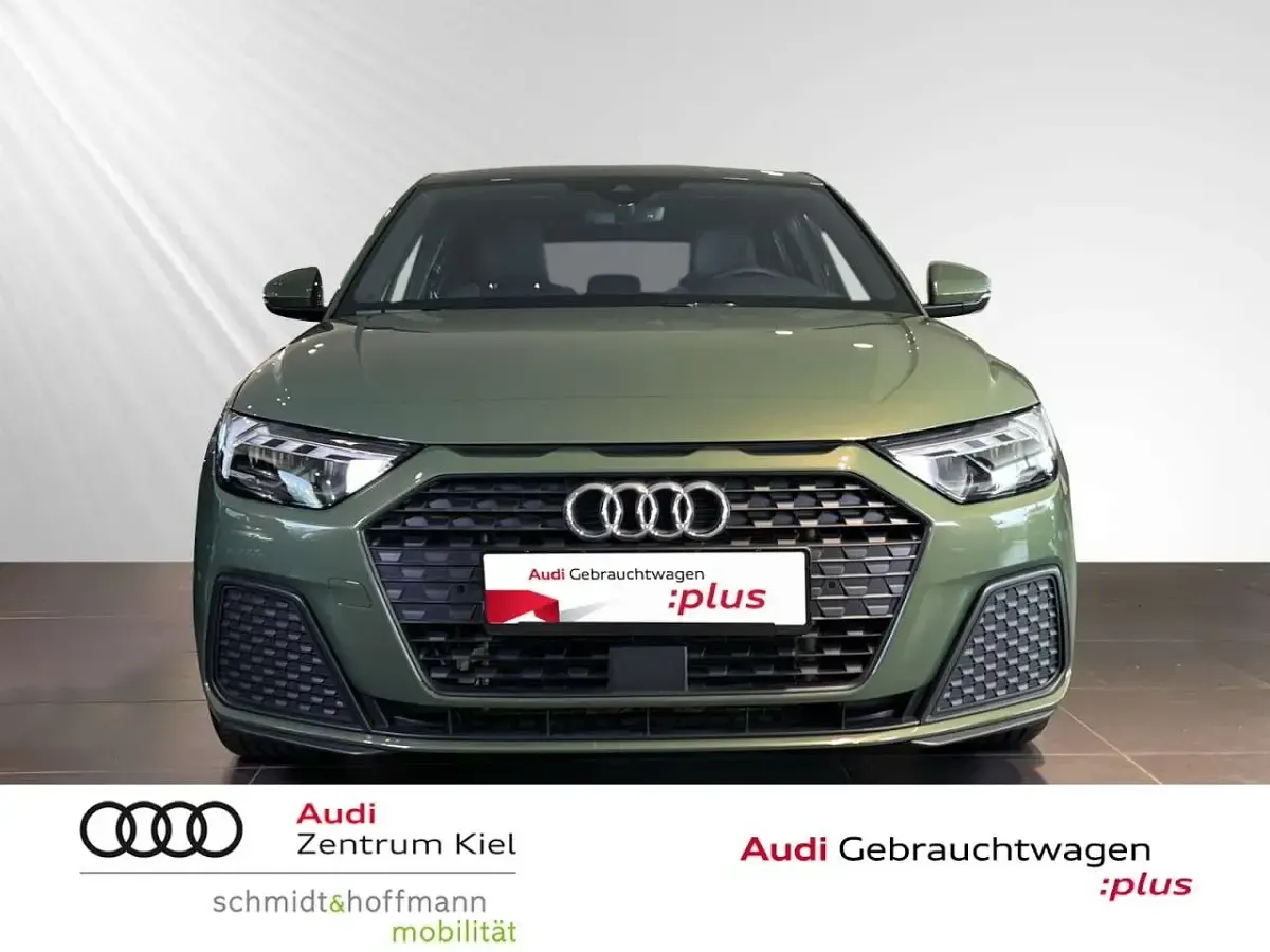 Gebraucht Audi A1 Sportback S-Line 95 PS (69 kW) 2024 Distriktgrün metallic Kleinwagen